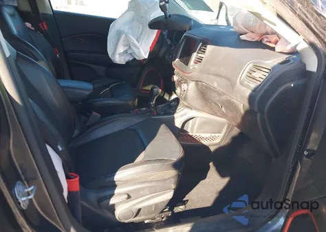 2019 Jeep Compass Trailhawk 4X4 from USA, damaged, VIN 3C4NJDDB2KT688238